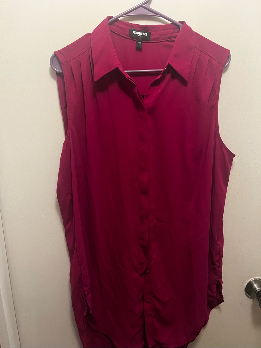 Express Sleeveless Button-Front Blouse in Magenta